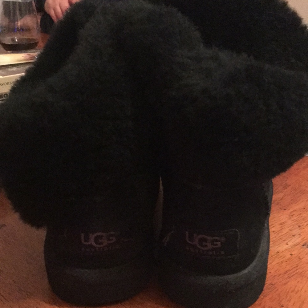 Ugg button short boots girls size 2 black